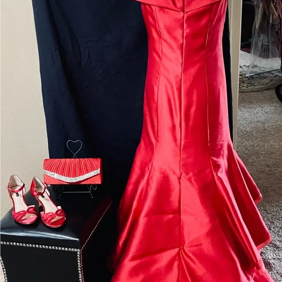 Elegant Prom Red Evening Dress - Picture 2 of 5